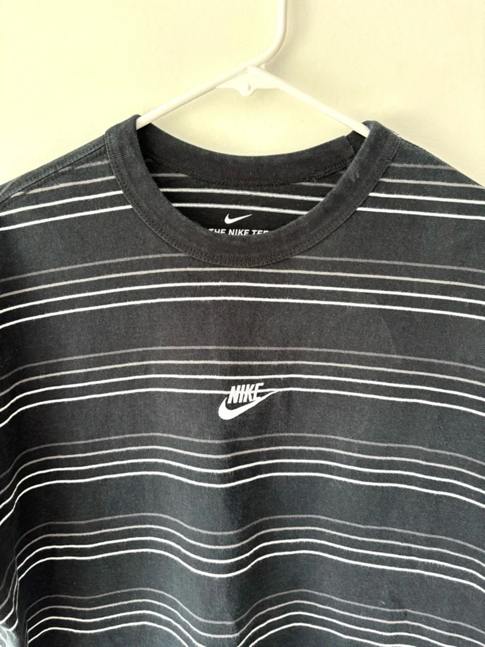 Nike Black White Striped Short Sleeve T-shirt Ribbed Crewneck Embroidered Logo